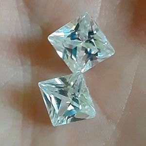 2 Loose Diamonds